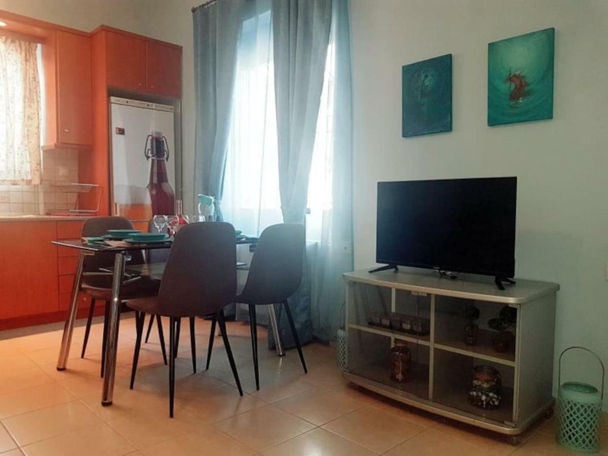 Cozy Apartment Near Monastiraki Athens Exterior photo